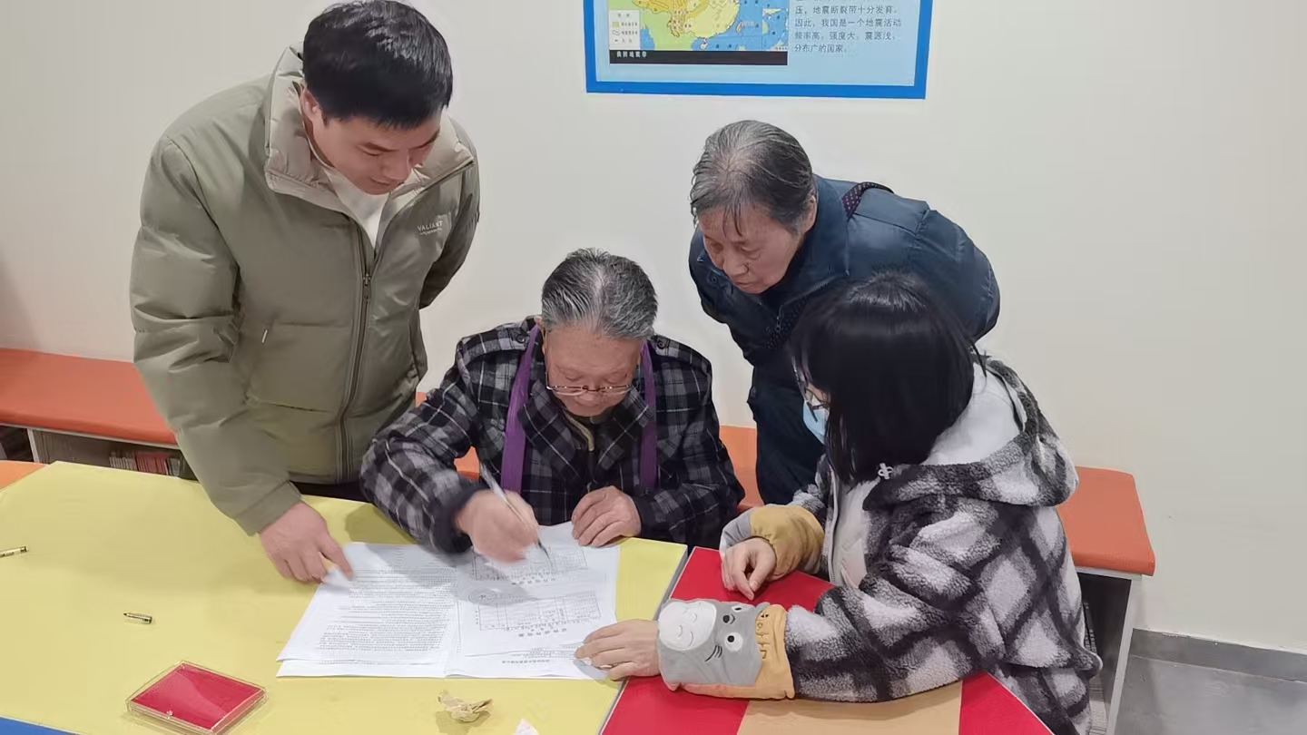 仅2小时，，，，，，，，签约率达100%！电子管厂宿舍地块签约工作圆满收官